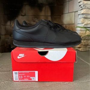 Nike Cortez basic all black leather mens 13 shoes. 819719 001.